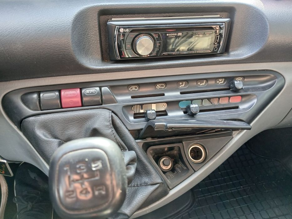 Пежа Експерт 1.9D климатик 2003година