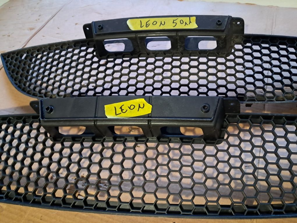 Грил решетка броня  Seat Leon
