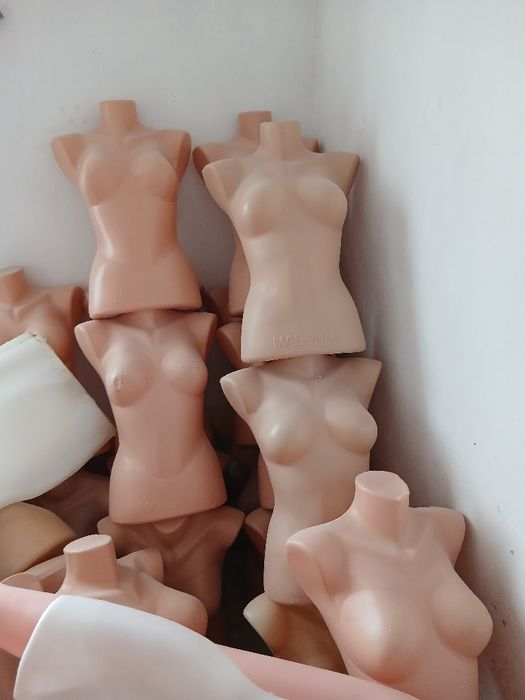 Манекен женский для магазина