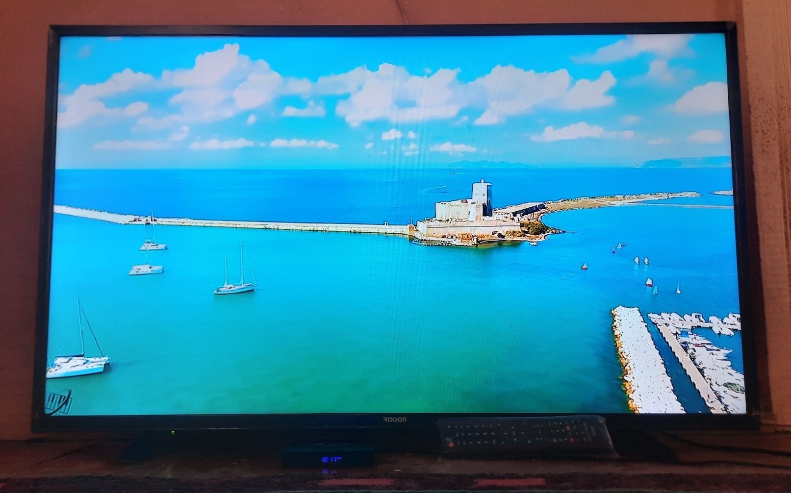 Roison 42 televizor sotiladi