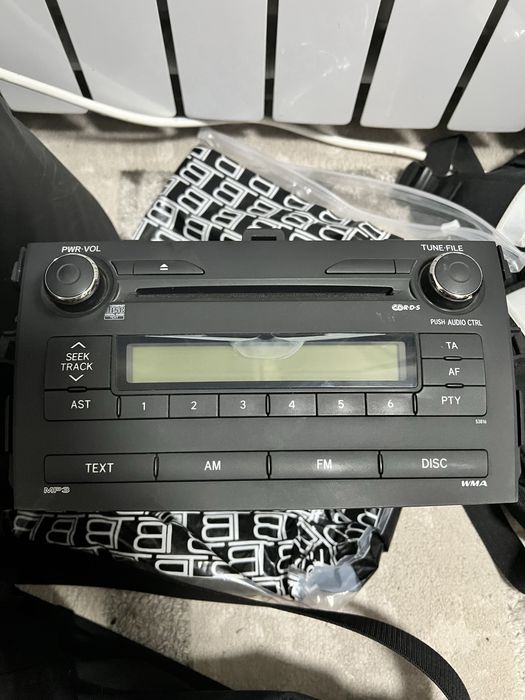 Продам магнитолу на тойоту короллу