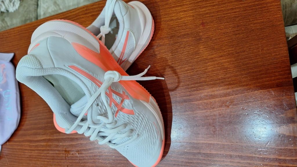 Чисто нови маратонки Asics