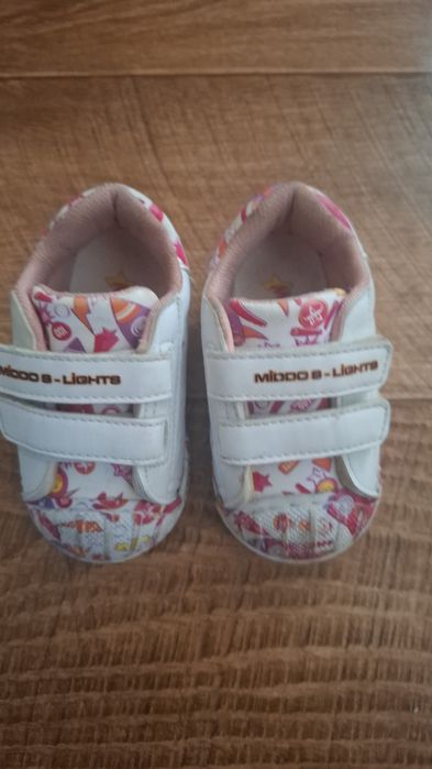 Детские кроссовки