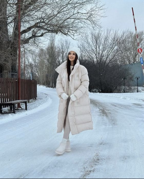 Куртка цвета слоновая кость — нежная, теплая и универсальная.