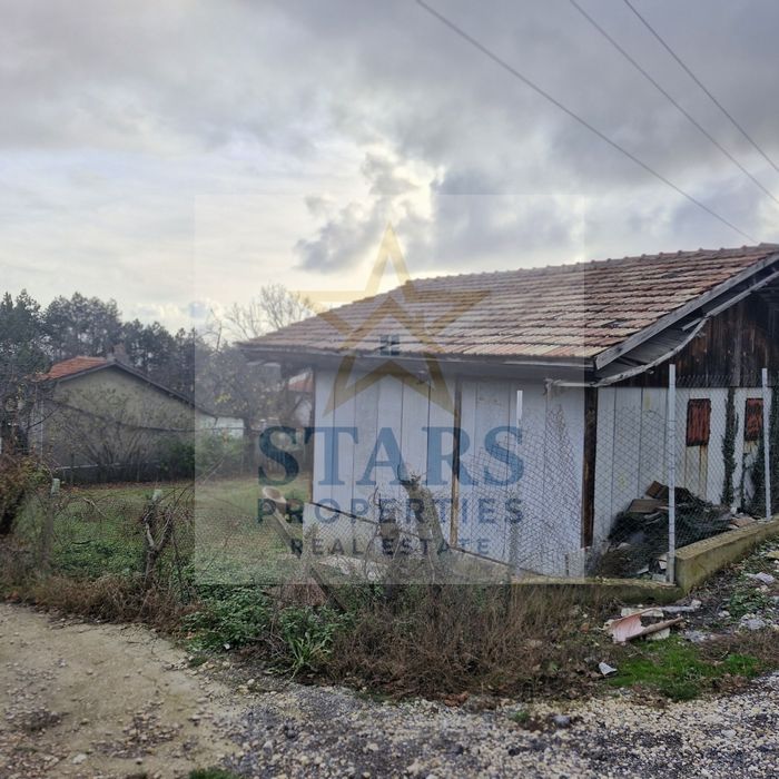 Парцел 584 кв.м  с постройка