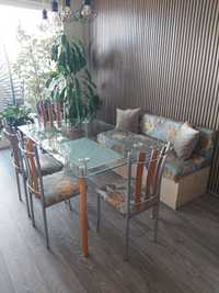Трапезна стъклена маса и четири стола и подарък канапе