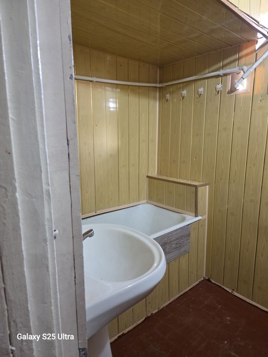 Асака банк аптекани тепаси 2 хона 70 квадират шароитлари яхши исик