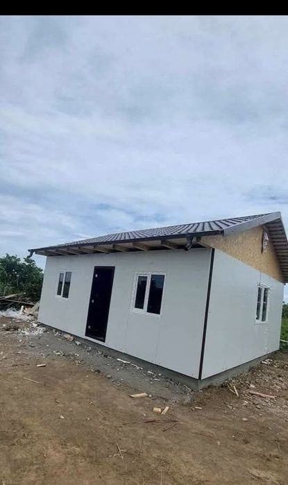 Vand casa de locuit pe structura metalica