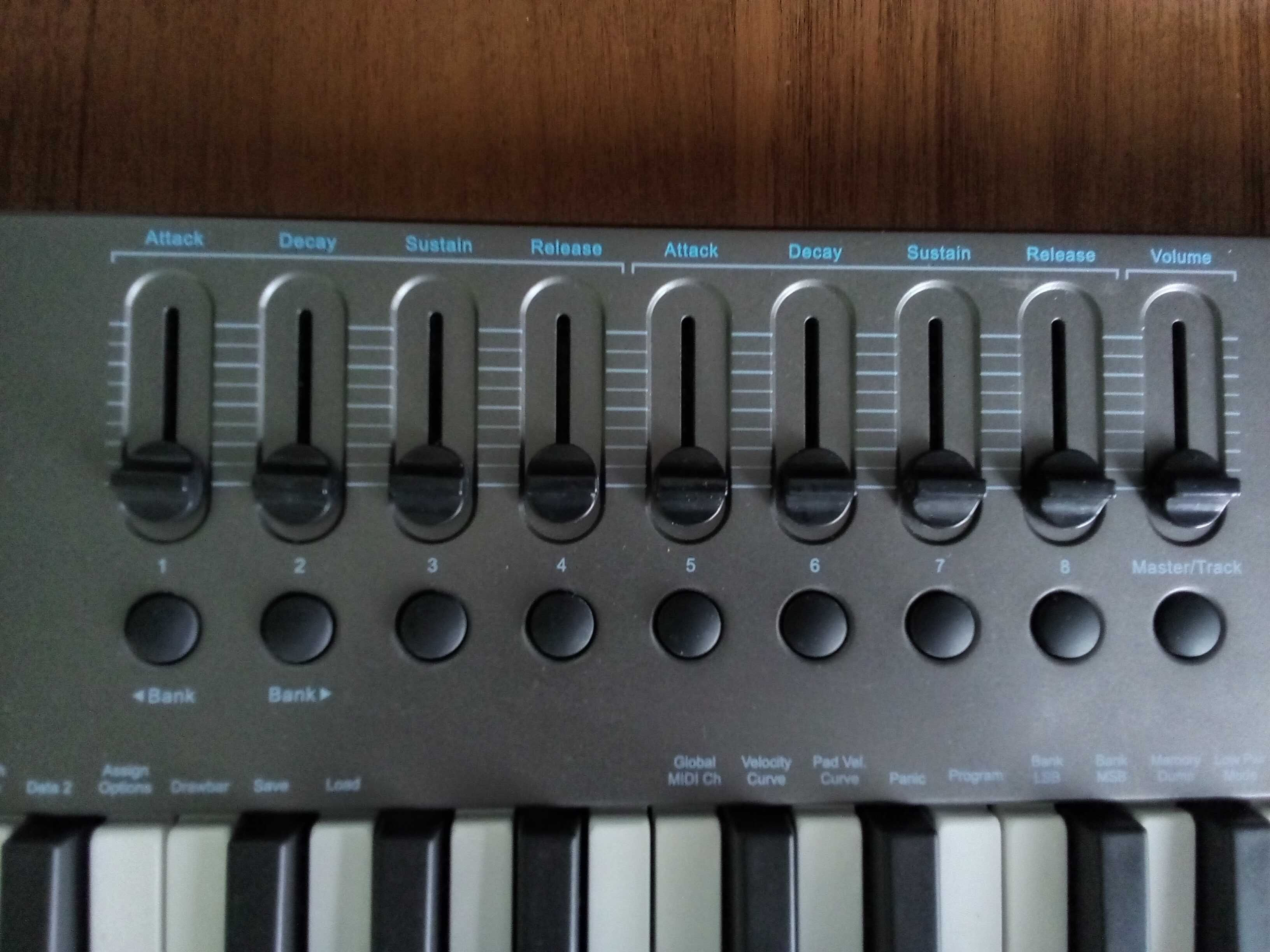 Nektar Impact LX61+ MIDI клавиатура / контролер