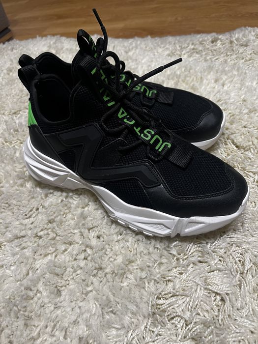Sneakersi just cavali