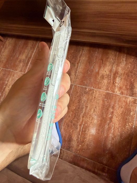 Два кейса за  Apple 17 pro + протектори