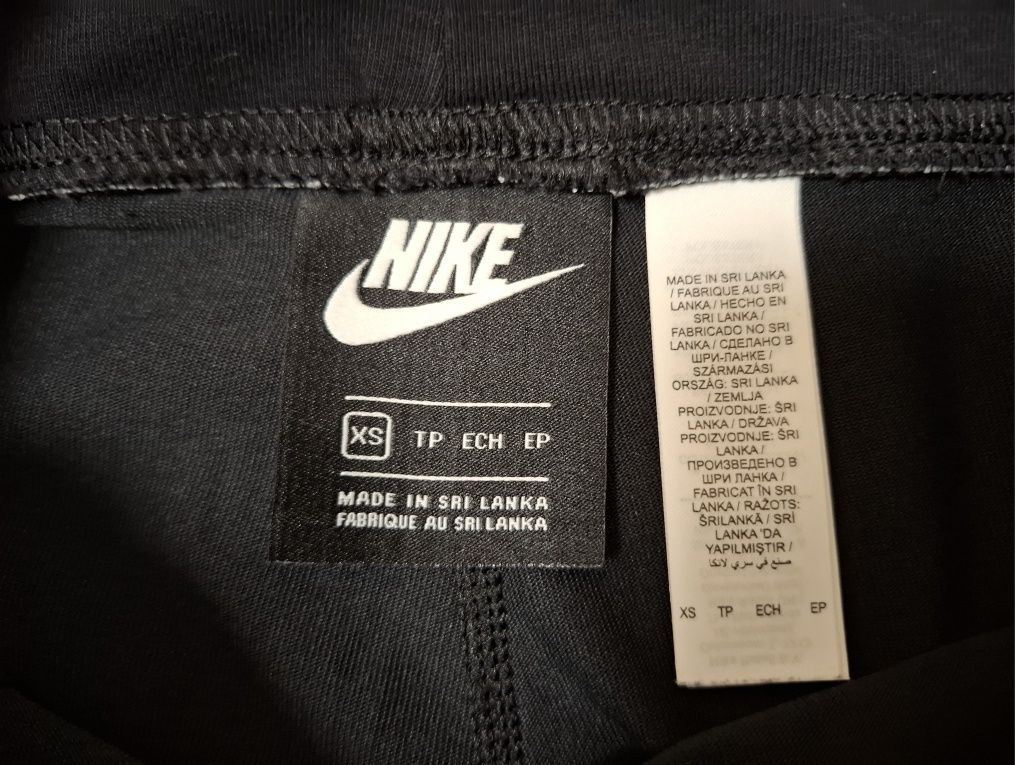 .  Нов без хартиен етикет.  Дамски оригинален клин.  Nike Air. Ном
