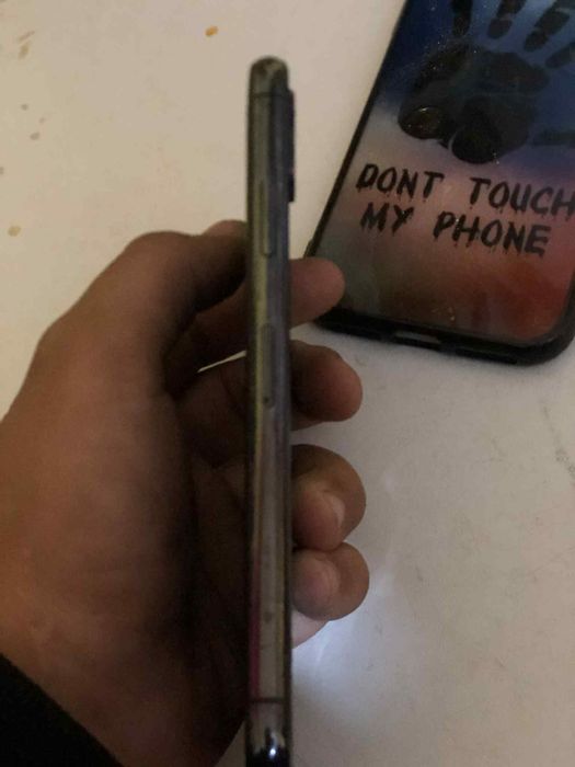 Vand iphone xs vine cu husa preț negociabil