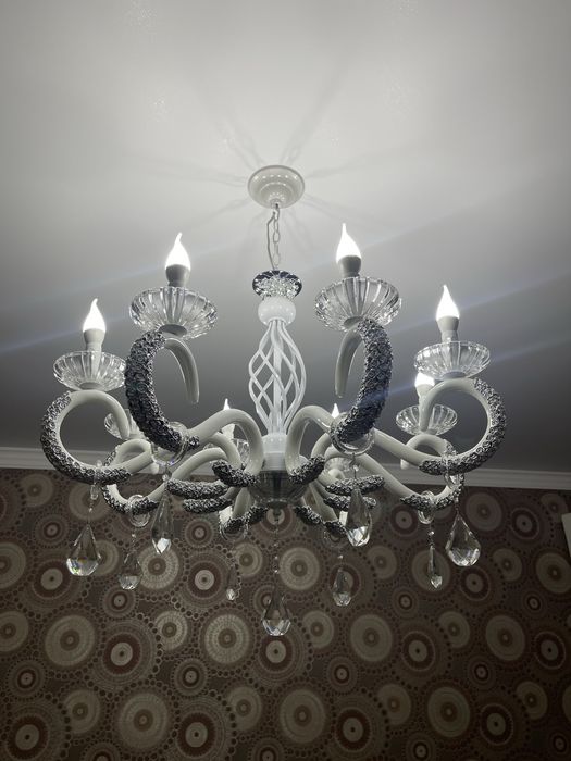 Продам люстру Люстра