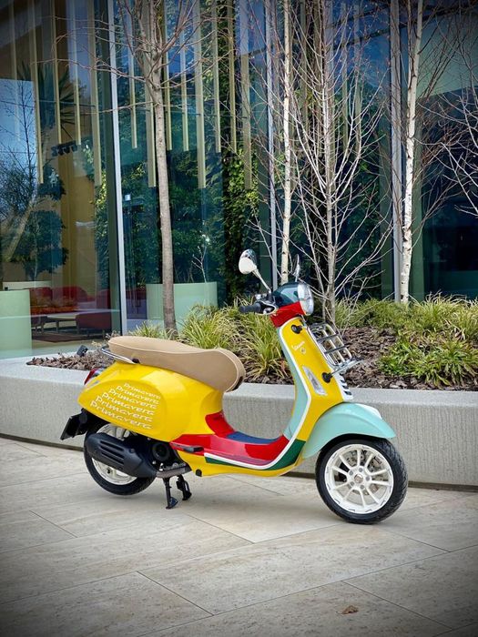 Scuter Vespa Sean Wotherspoon ( 946 sei giorni dior armani  946 bunny)