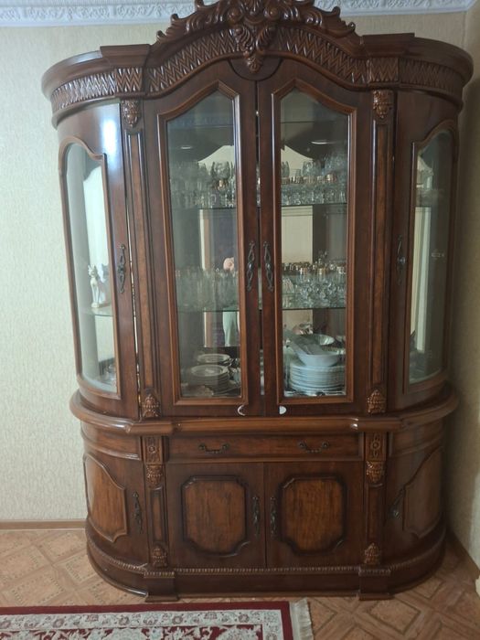 Продам  СЕРВАНТ сервант