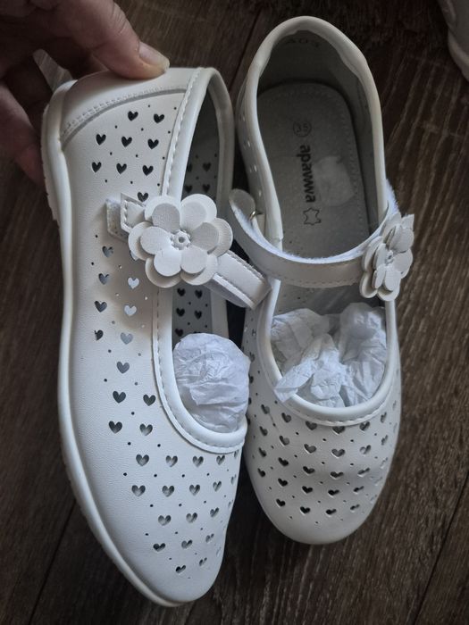 Pantofi perforați 35