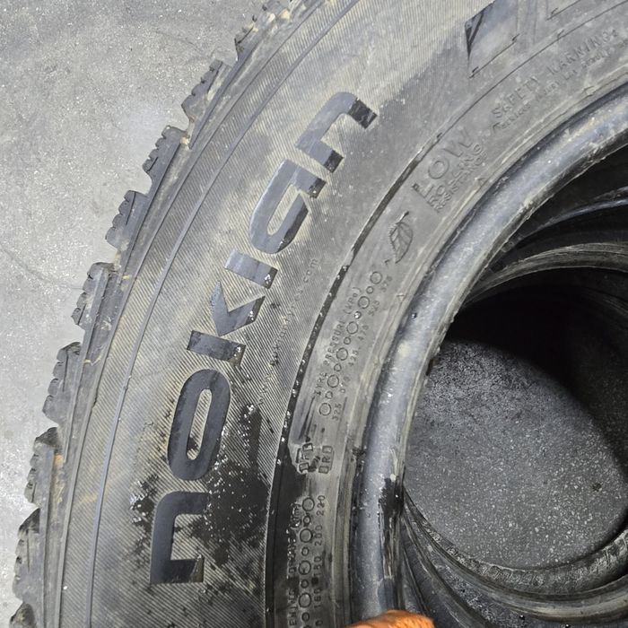 2x 205/75/16C M+S NOKIAN Stare excelentă