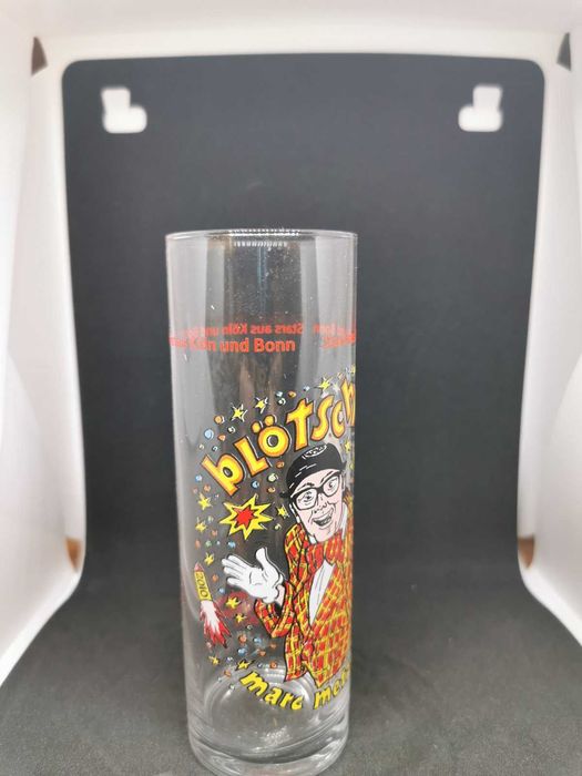 Чинии за сервиране, чаши за вино и бира.