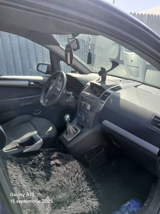 Vand opel zafira pentru dezmembrari