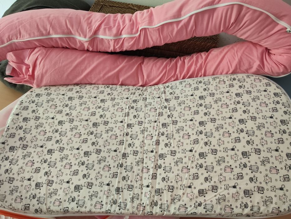 Vând BabyNest cuib bebe