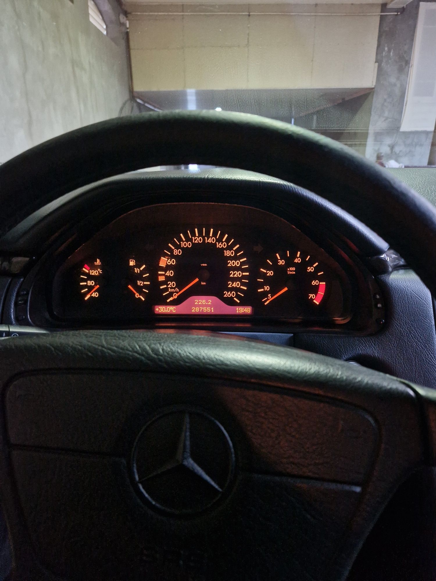 Mercedes-Benz W210