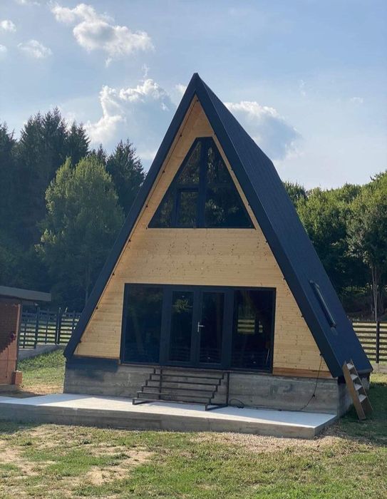 Vând cabană din lemn stil A