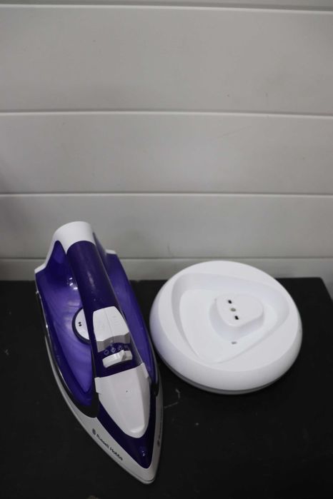 Безжична ютия Russell Hobbs Supreme Steam със станция, 2400W, 135г/мин
