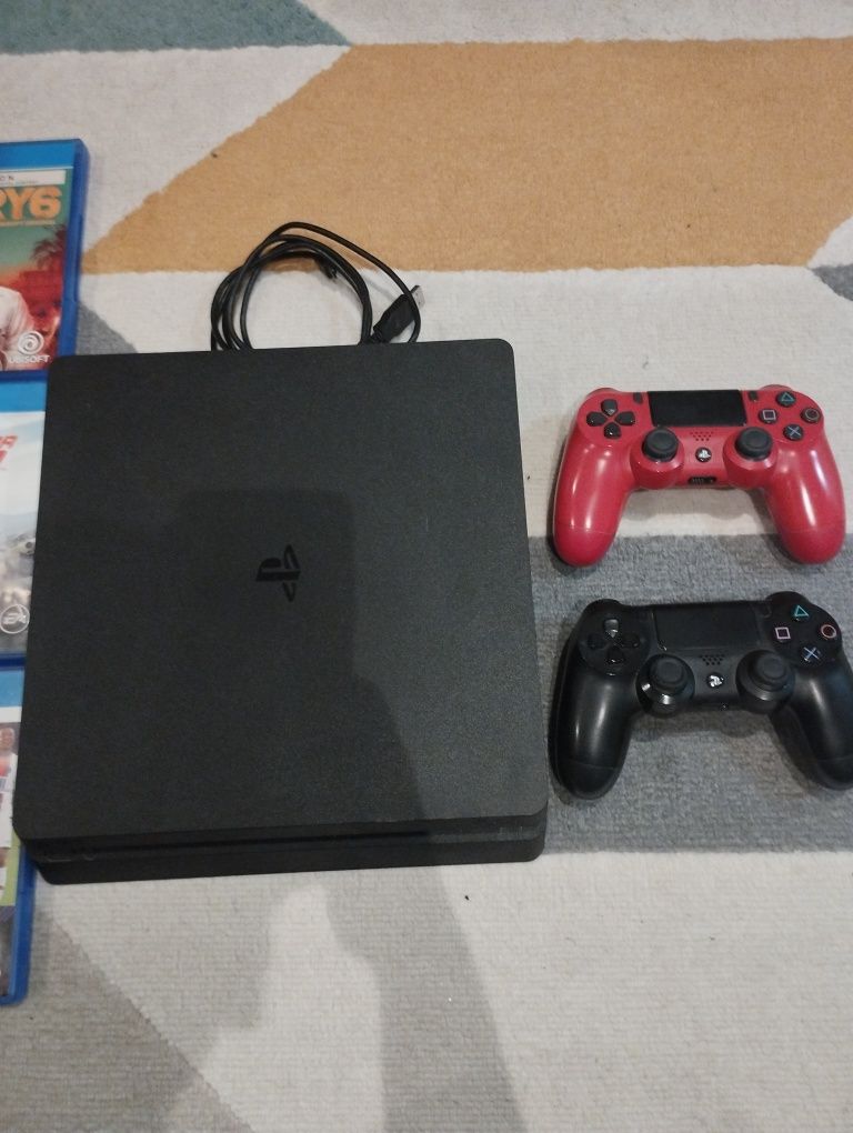 PS4 1tb с два джойстика и игри