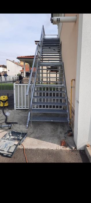 Scari zincate pe comanda
