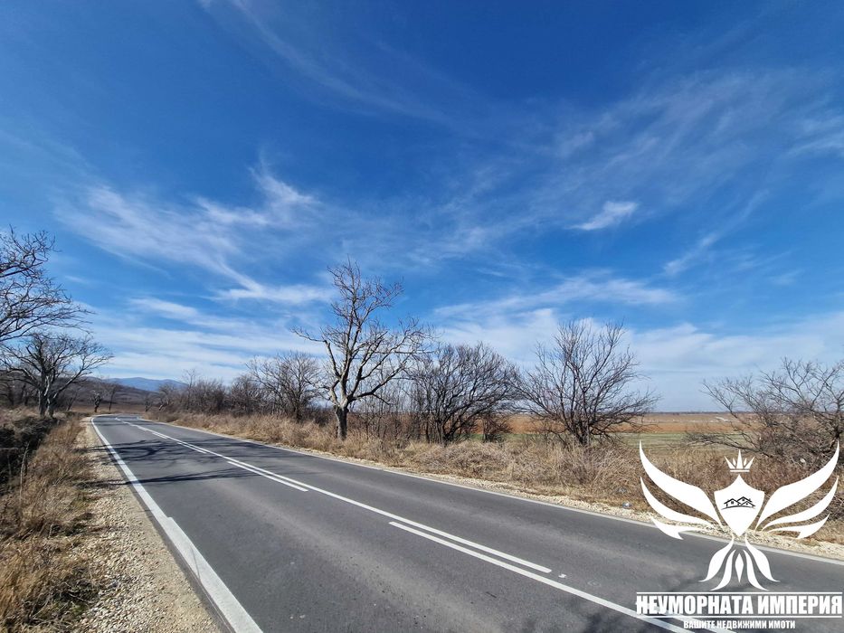 Продавам земя 5140кв.м. преди село Козаново на първа линия