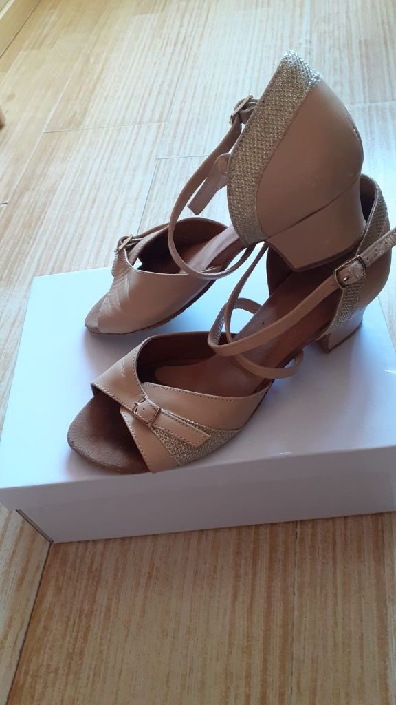 Pantofi de dans *