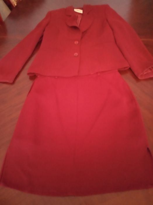 Костюм с юбкой офисный