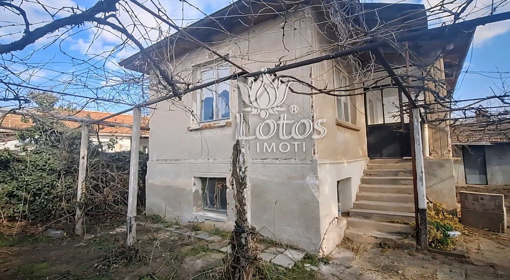 .. Двуетажна Къща