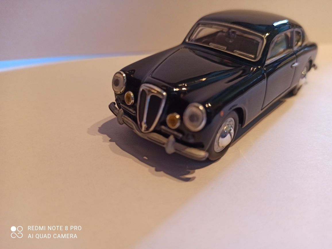 Vând machetă lancia aurelia gran turismo