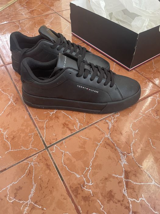 Snekers Tommy Hilfiger 42 noi  barbati
