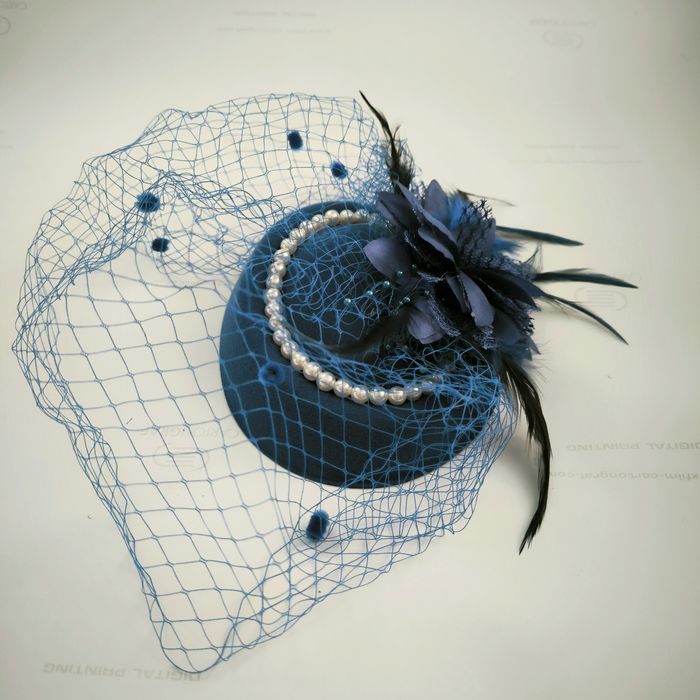 Costum vintage albastru cu voaleta