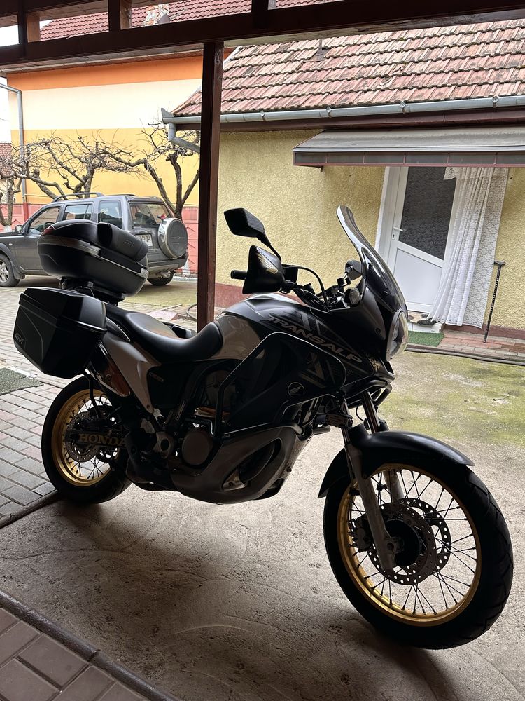 Honda Transalp XL700V