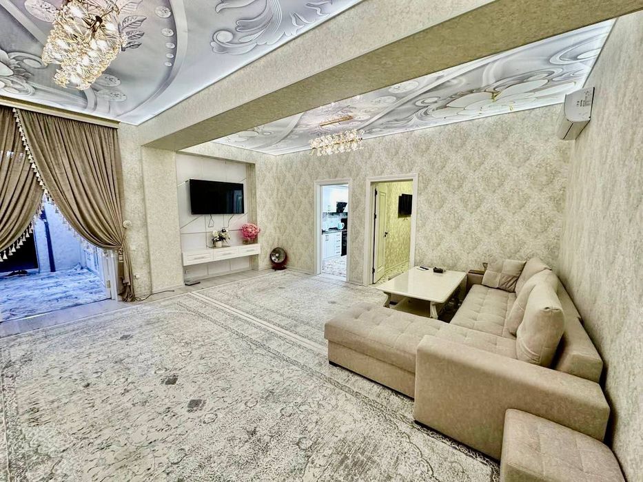 Chilonzor Novza metro oldida