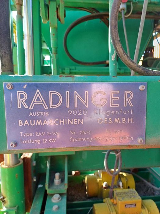 Masinarie de fabricat pavaje automatizata.