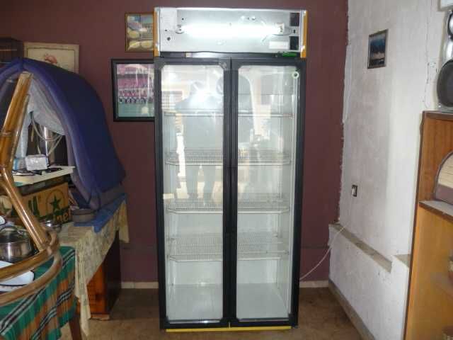 Хладилна витрина 765л.