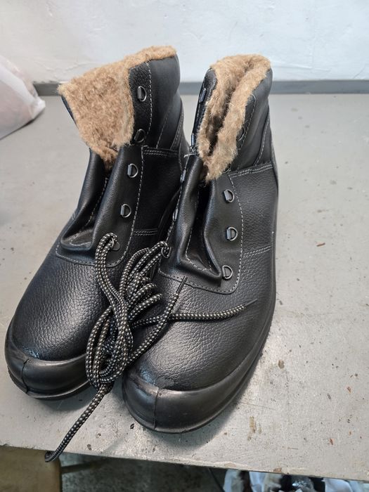 Продам ботинки зимние