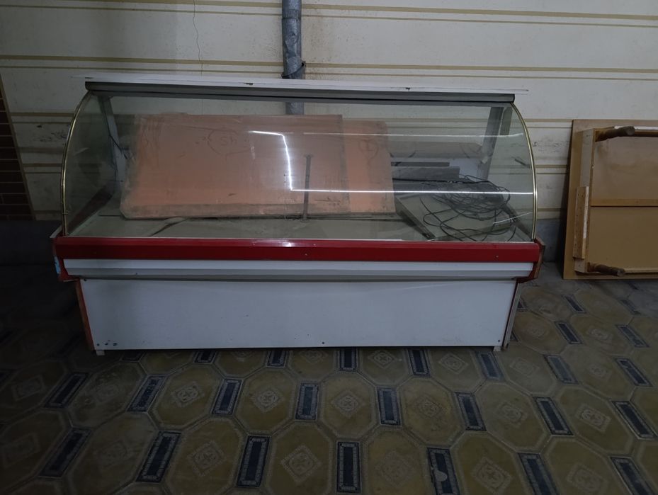 Продам ветринный холодильник рабочий