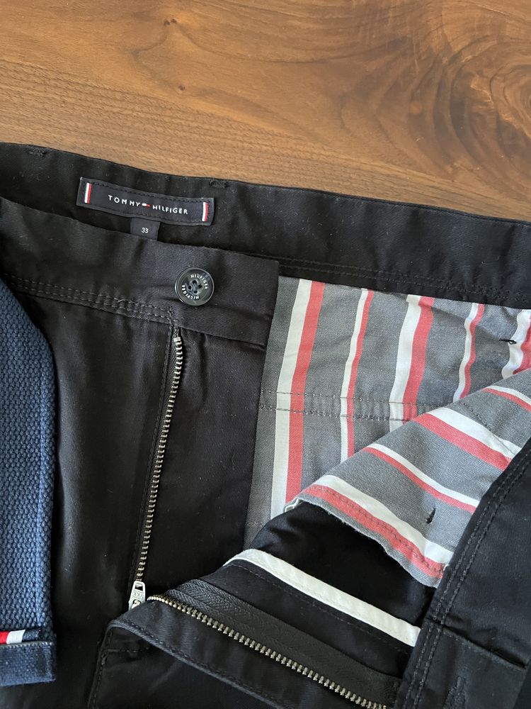 Pantaloni scurti Tommy Hilfiger, negri, masura 33, pentru barbati