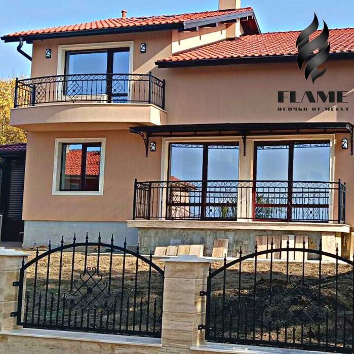 Огради, порти, портали