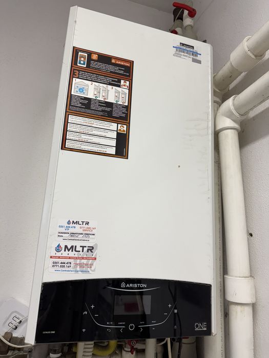 Vand doua centrale Ariston