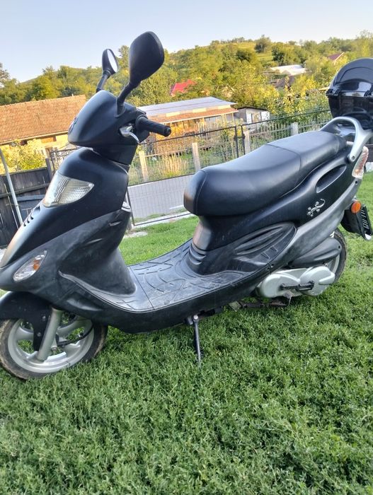 Vând scuter kymco