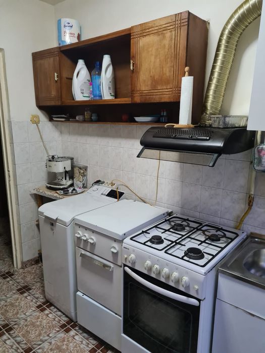 Vând mobilier și casnice