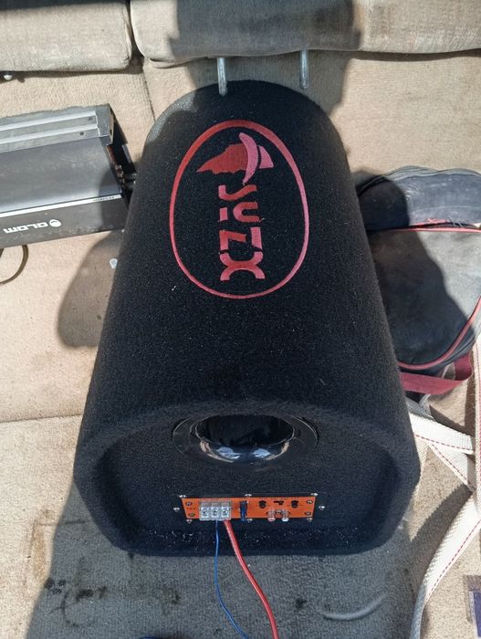 Продам сабвуфер,с усилителем.