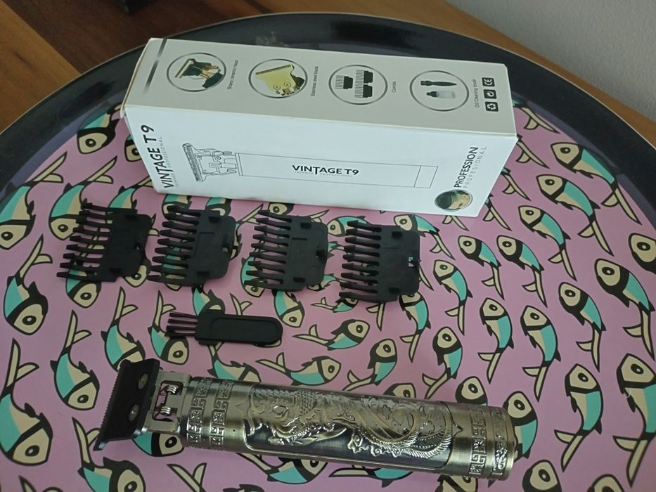 Машинка за подстригване ( тример ) със зарядно устройство